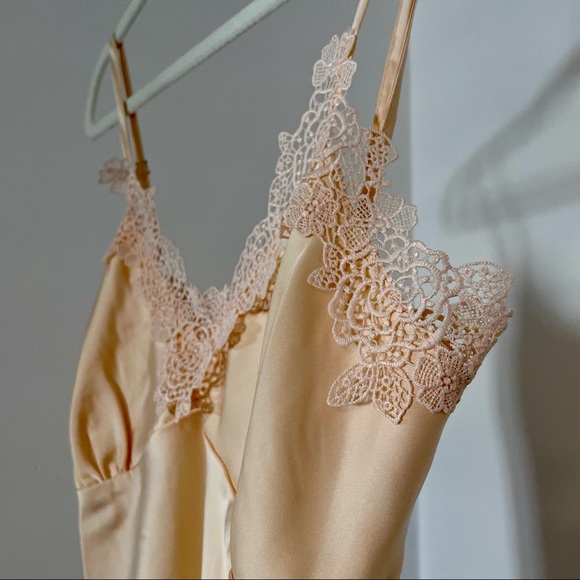 Gorgeous Two Piece Nightie Robe Set | EUC Size Large - Picture 6 of 14